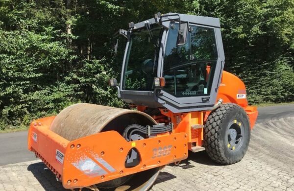 Noleggio HAMM 3307 HT VIO rullo vibrante monotamburo